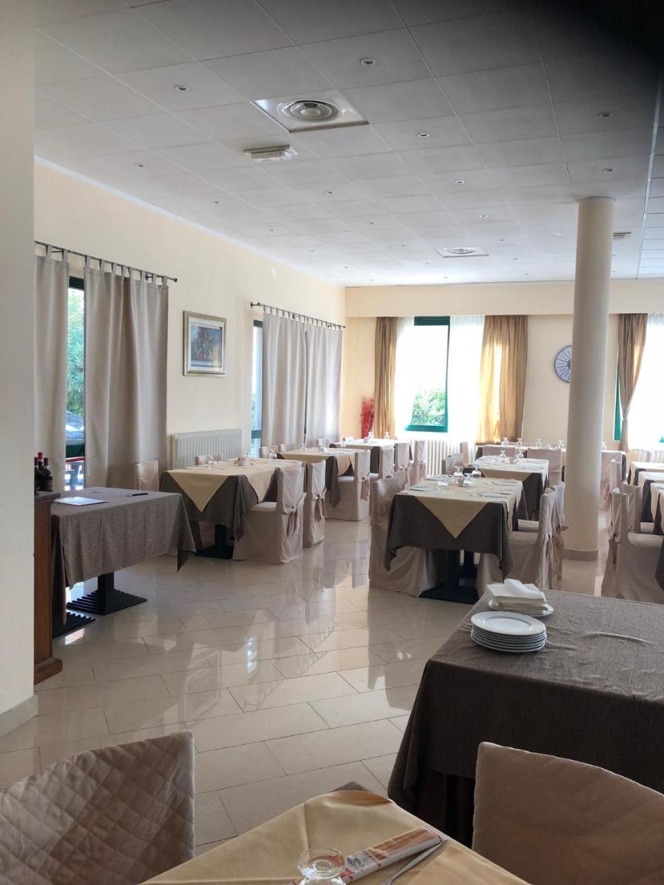 Esperia Hotel 2*