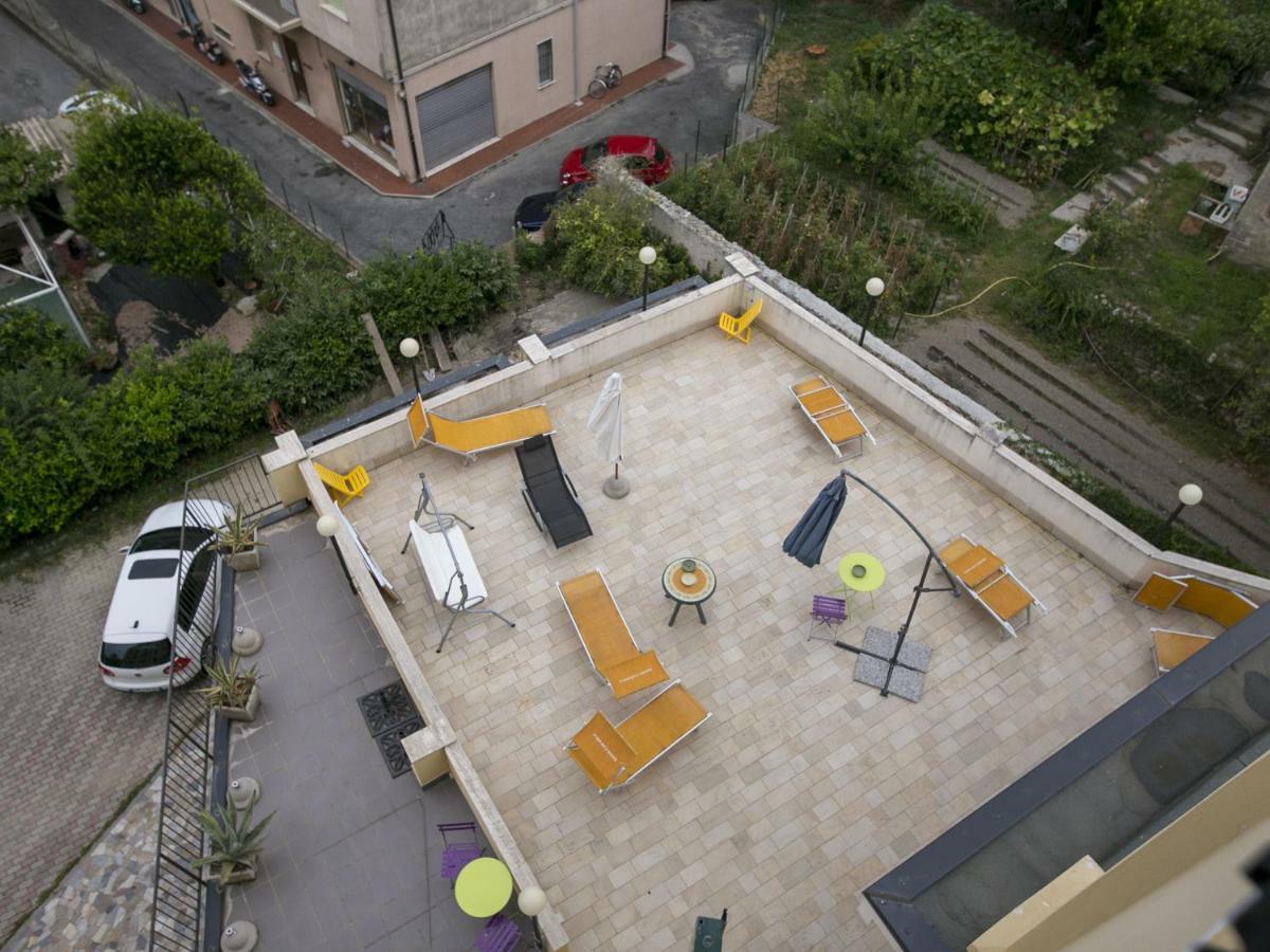 Esperia Hotel 2*