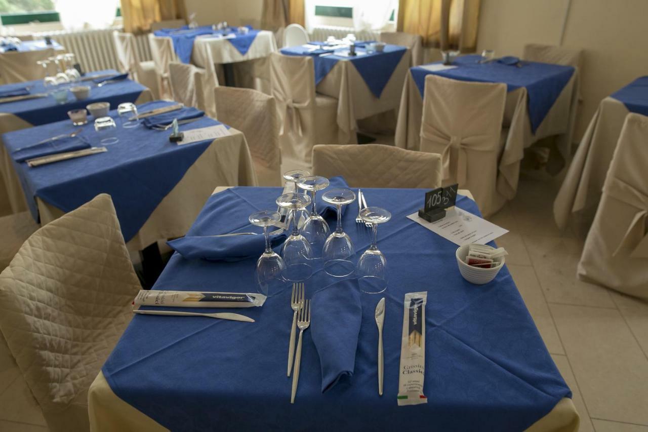 Esperia Hotel 2*
