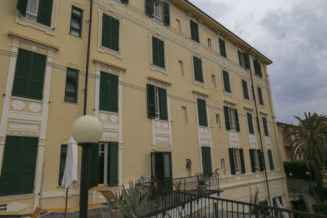 Esperia Hotel 2*